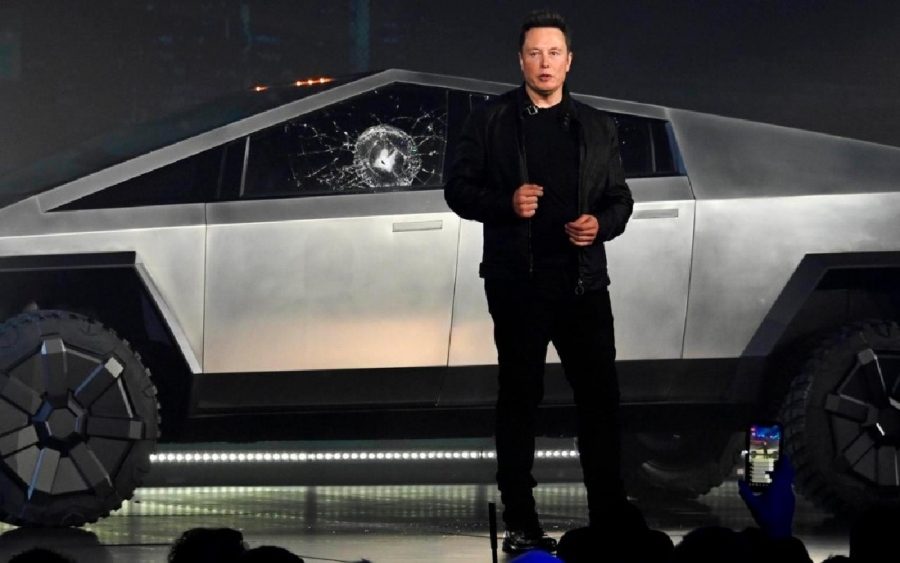 Elon Musk en conferencia de prensa
