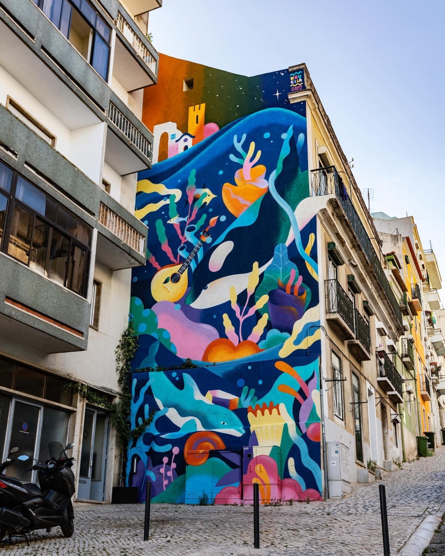 Mural por Kruella d'Enfer en Lisboa