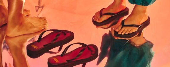Market y Havaianas lanzan sandalias que cambian de color