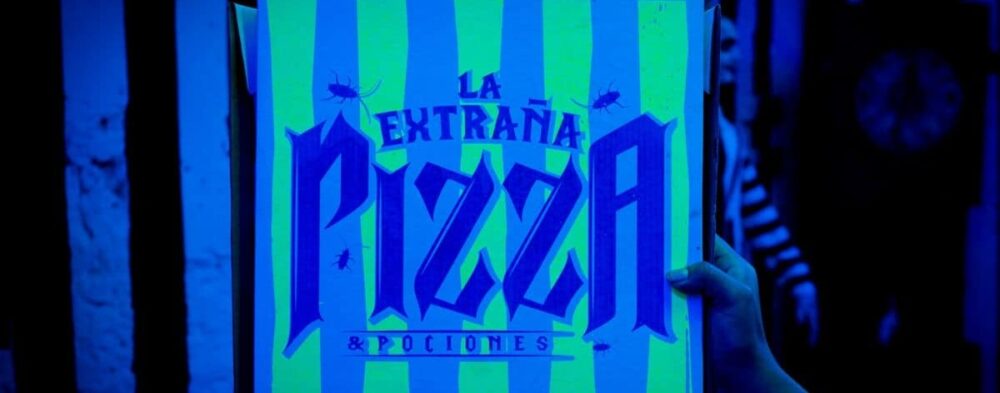 La extraña pizza, un spot con temática de Beetlejuice en la CDMX