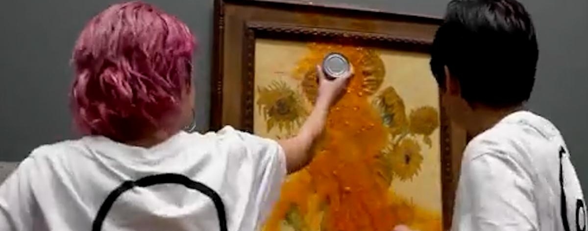 Activistas lanzan sopa sobre pintura "Los Girasoles"
