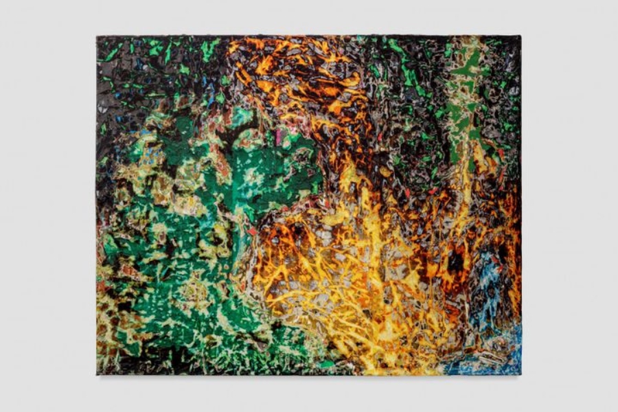 Mark Bradford, conflagración (2022). Técnica mixta sobre lienzo. 121,9 x 152,4 x 5,4 cm. ©