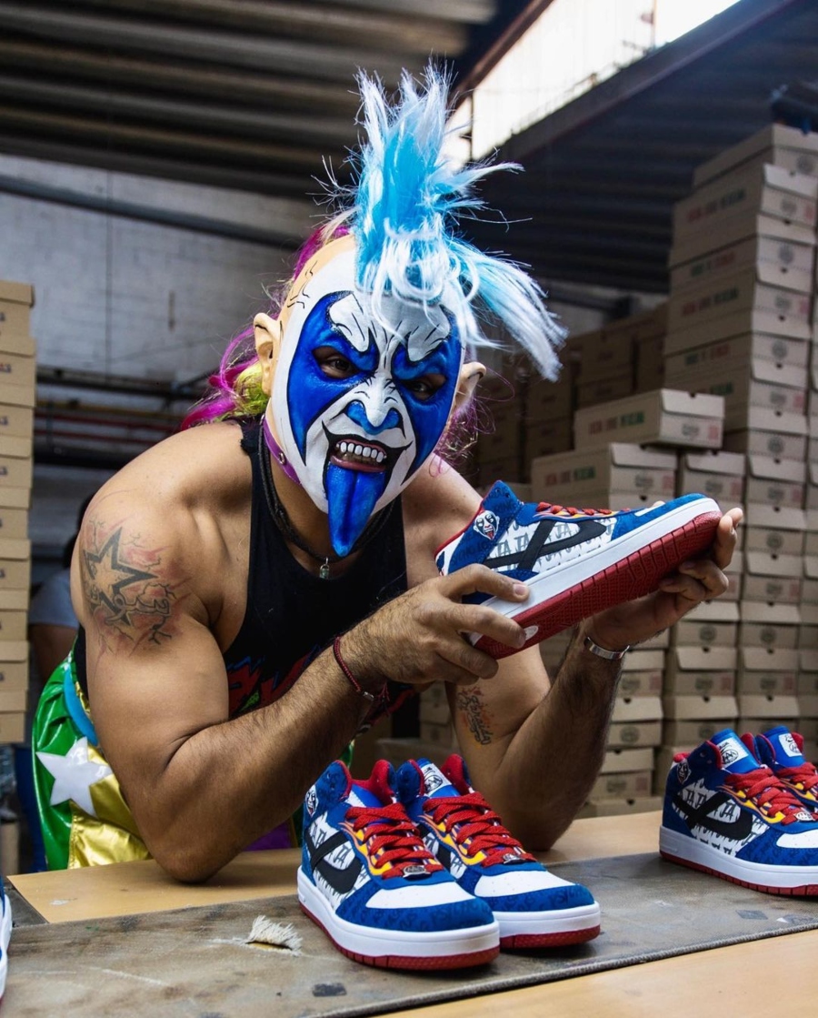 Panam y la AAA con sneakers de lucha libre
