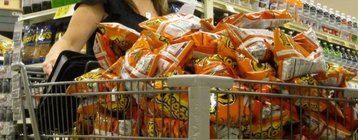 Flamin’ Hot, una película para explicar un poco del origen de estos Cheetos