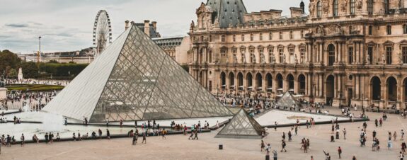 El Louvre de París reduce su capacidad a 30,000 personas por día para mejorar la experiencia de los visitantes