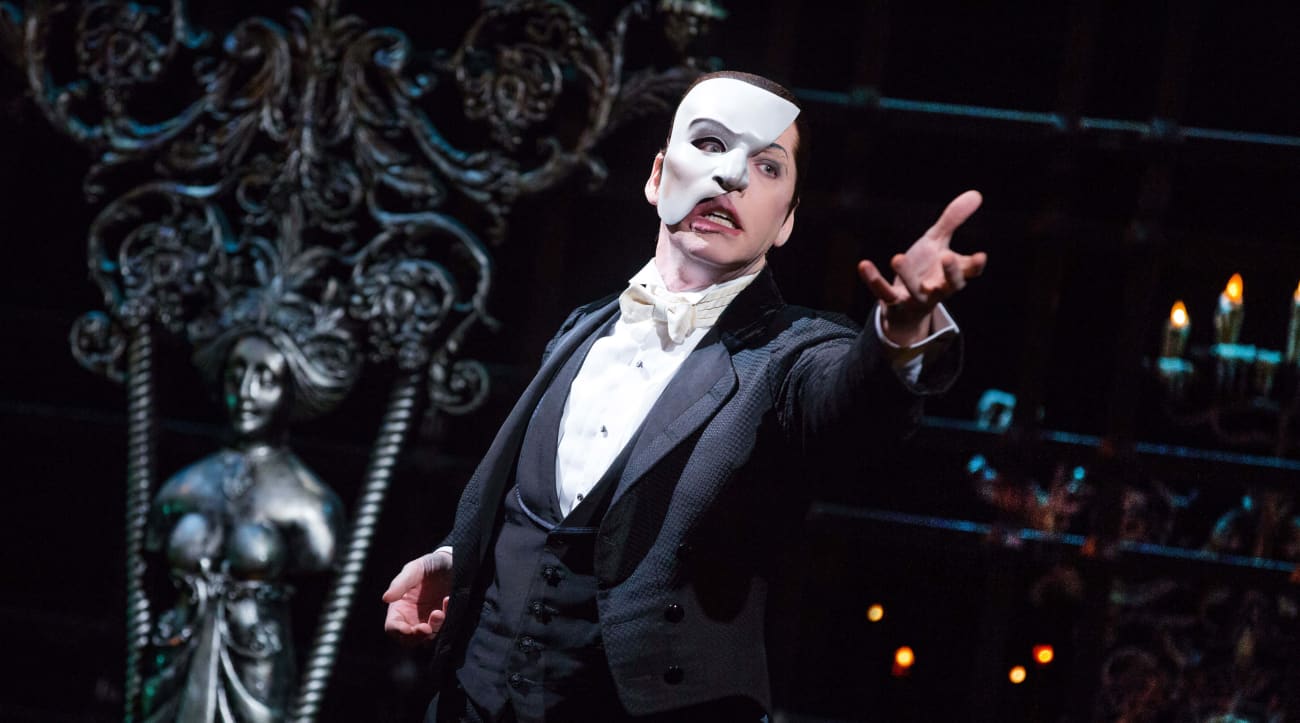 "El fantasma de la ópera", el musical más emblemático de Broadway, se despidió de Nueva York