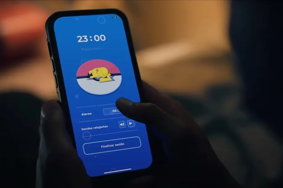 Teléfono inteligente con la app Pokémon Sleep