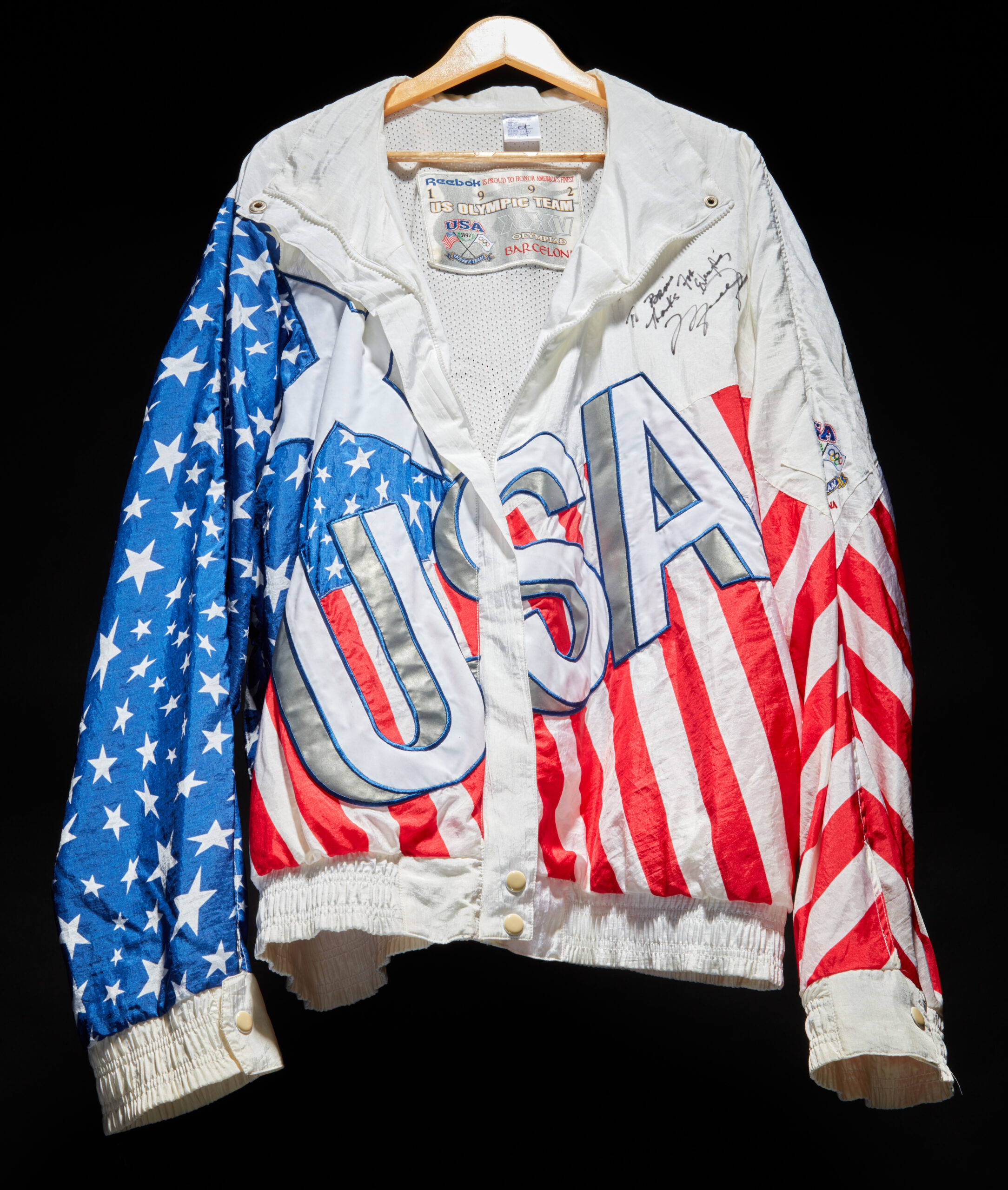 La chaqueta Reebok Dream Team de los Juegos Olímpicos de Verano de 1992 de Michael Jordan se subastará por más de $ 1 millón de dólares