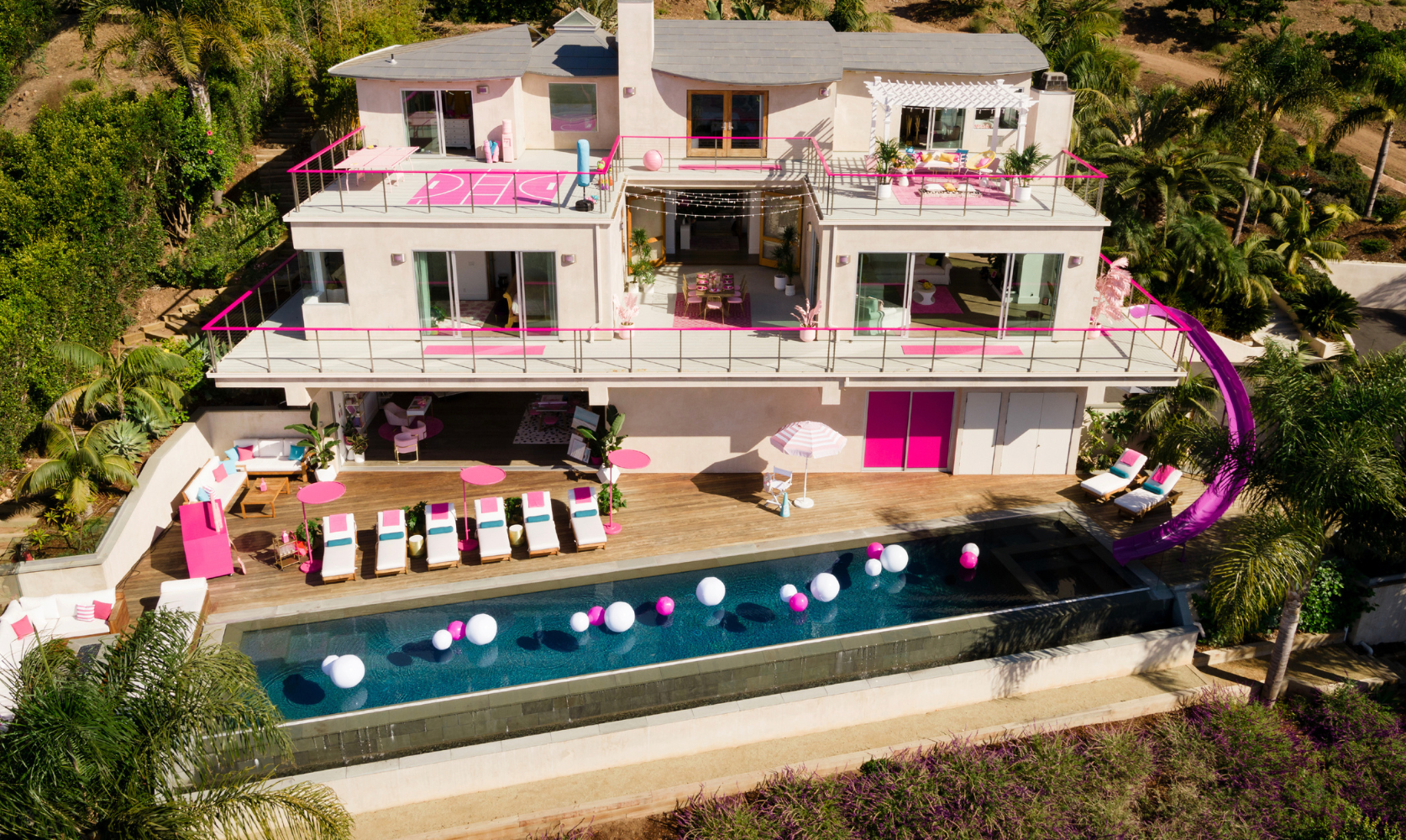 La casa de Barbie existe en Malibú y está disponible en Airbnb para alquilar