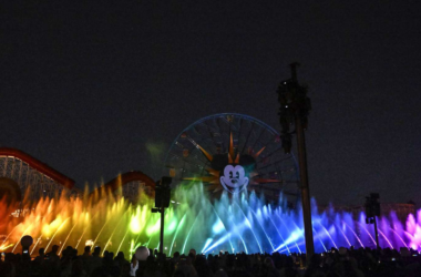 Disney ofrecerá evento oficial LGBTQ después de que DeSantis amenazara a la compañía