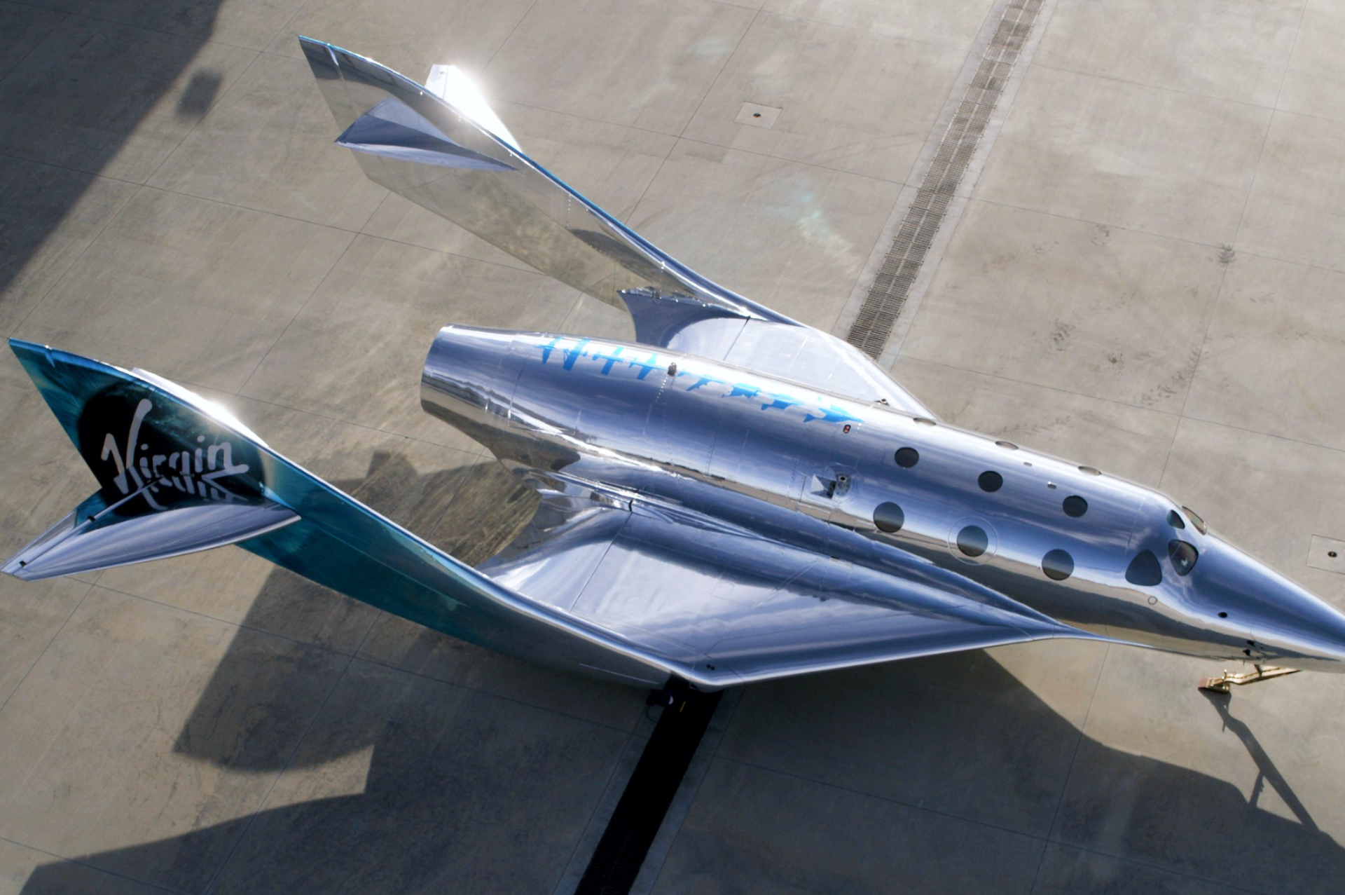Virgin Galactic realiza con éxito su primer vuelo comercial al Espacio
