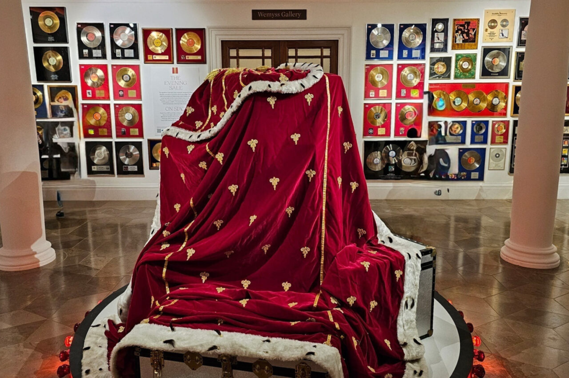 Freddie Mercury exposición 'A World of His Own' de Sotheby's