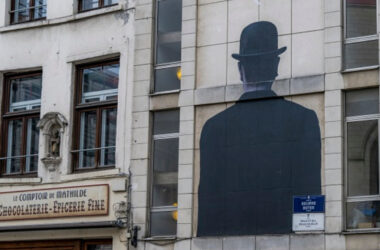 In Het Spoor Van Magritte