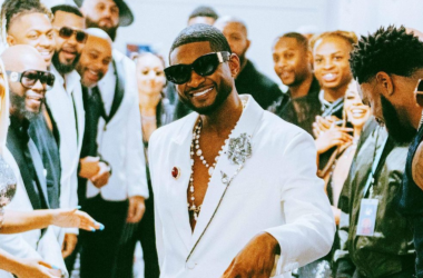 Usher en el Show de Medio Tiempo del Super Bowl LVIII
