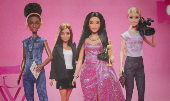 Barbie se transforma en cineasta: la nueva colección